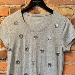 Women’s Banana Republic Grey Tee with Grey Sequins. Size: Medium.